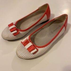 Girls Dress Shoes GOODIN white/coral with a bow
